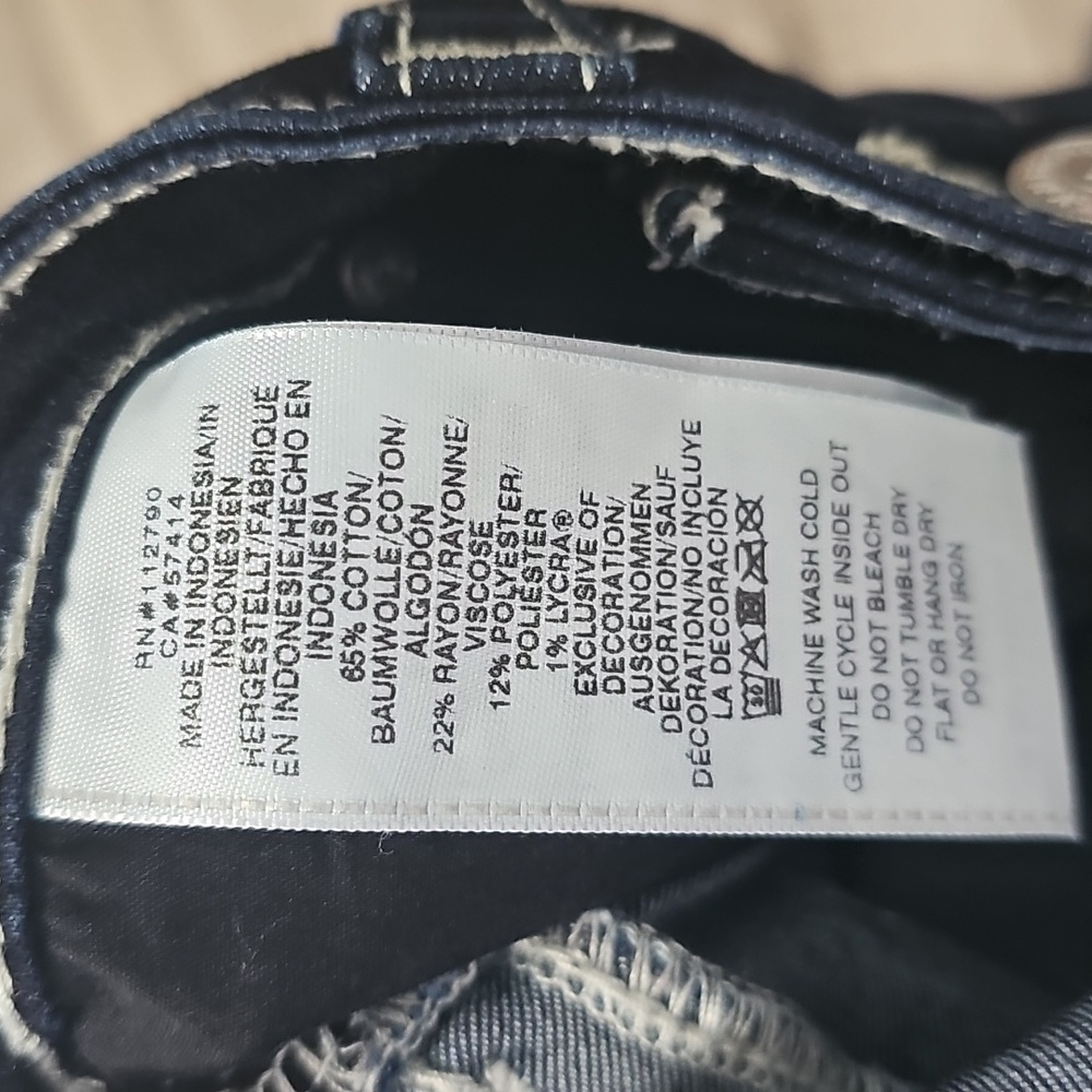 True Religion Mid Rise Bootcut Jeans - Picture 9 of 11